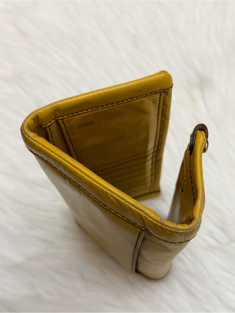 HOBO - INTERNATIONAL YELLOW SOFT LEATHER SADIE LONG WALLET MAGNETIC CLOSURE - Picture 4 of 16